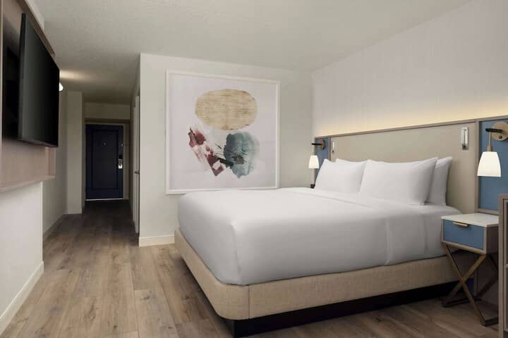 Room 13 of 66